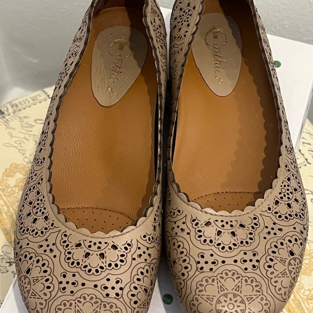 Earth Brand Earthies Bindi Flat